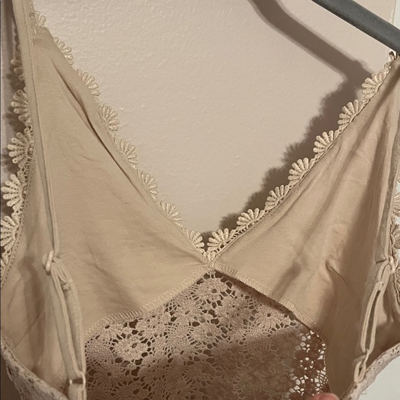NWOT Beige Floral Crochet Lace Top - Picture 5 of 6